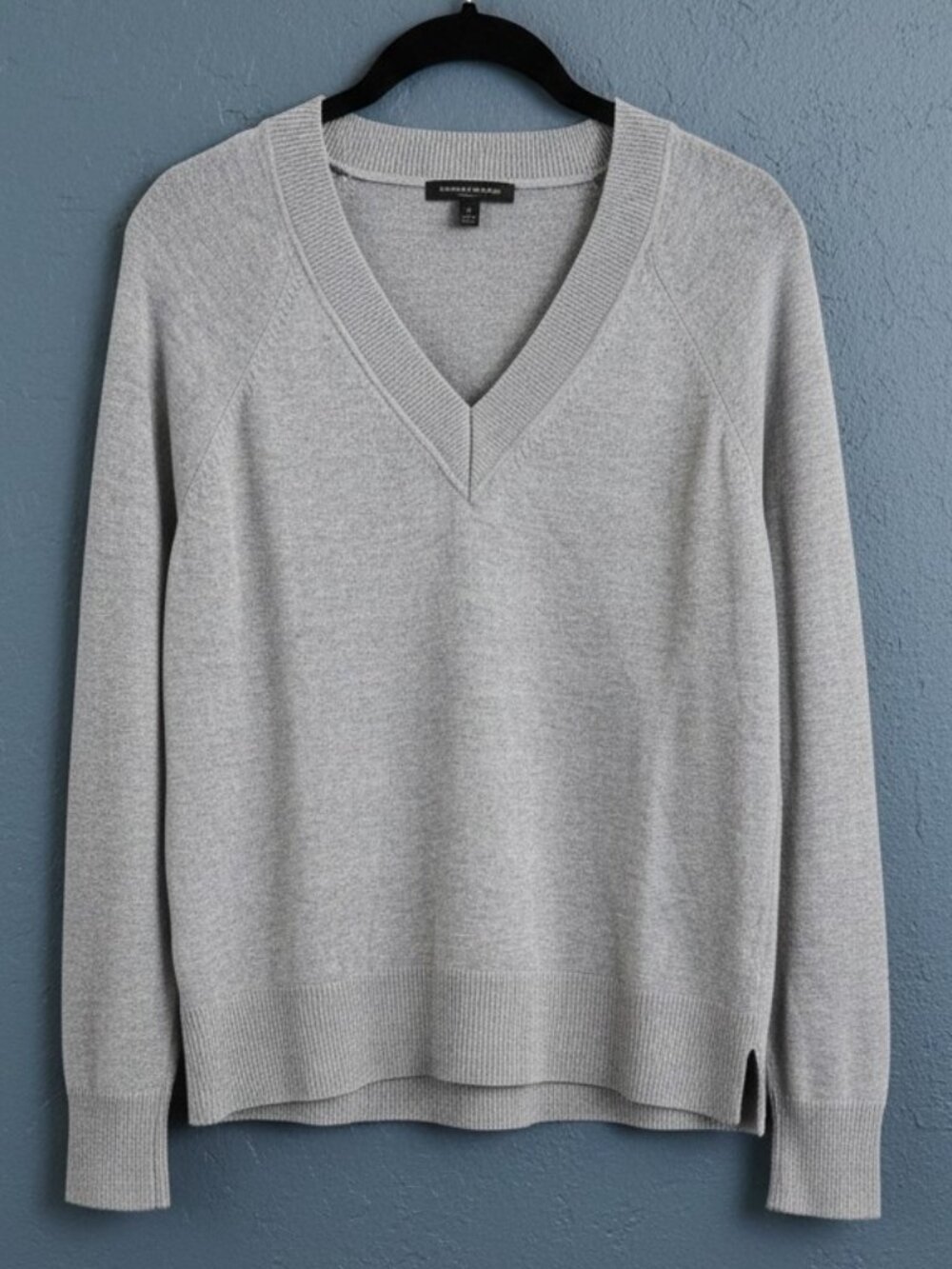Banana Republic Light Gray V-Neck Sweater Soft Midweight Knit S